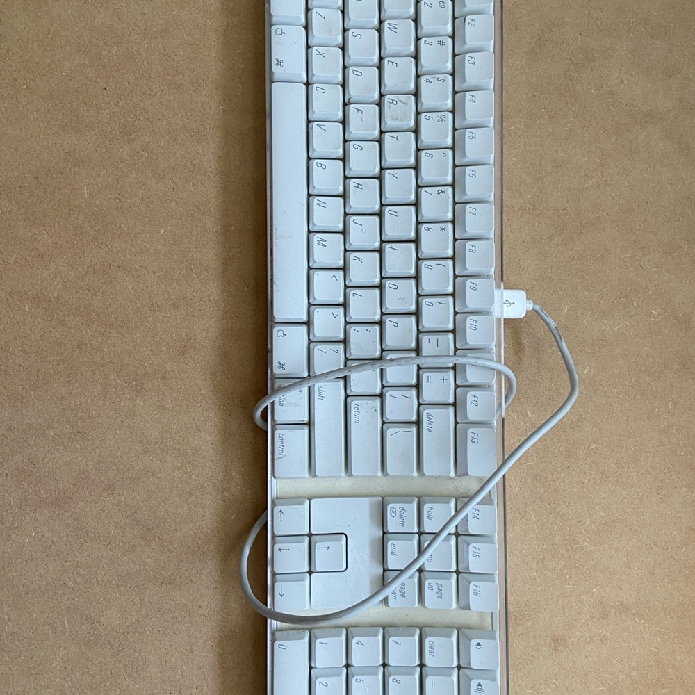Apple keyboard model No.: A1048